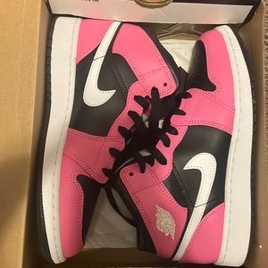 Pink black and white air Jordan 1s size 5youth or 6.5 women’s